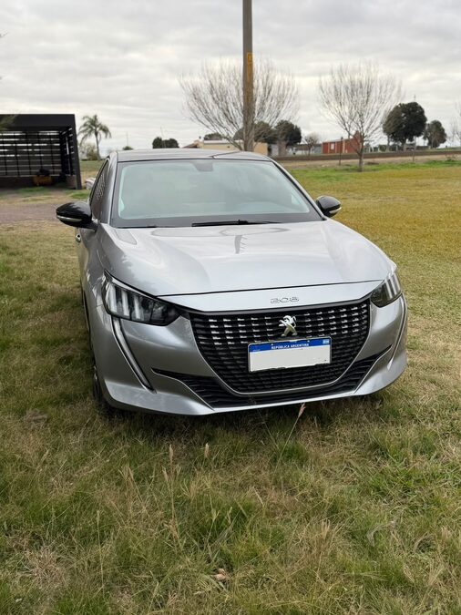 VENDO 208 STYLE 2023 CON 43 MIL KM