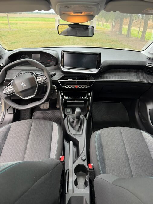 VENDO 208 STYLE 2023 CON 43 MIL KM