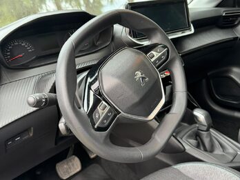 VENDO 208 STYLE 2023 CON 43 MIL KM