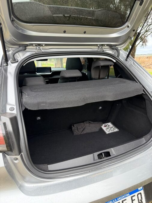 VENDO 208 STYLE 2023 CON 43 MIL KM
