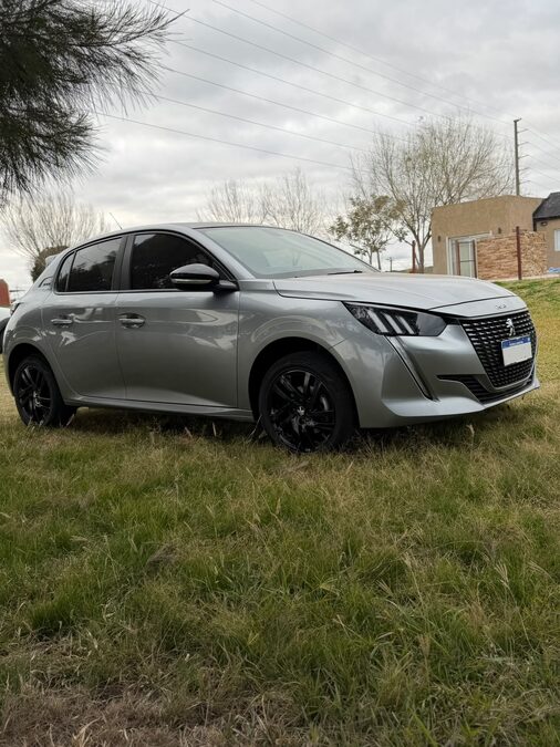VENDO 208 STYLE 2023 CON 43 MIL KM