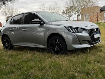 VENDO 208 STYLE 2023 CON 43 MIL KM