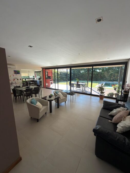 VENTA CASA 4 DORMITORIOS - BARRIO SANTA CANDIDA !!!