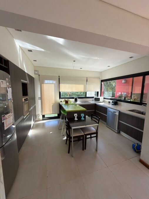 VENTA CASA 4 DORMITORIOS - BARRIO SANTA CANDIDA !!!