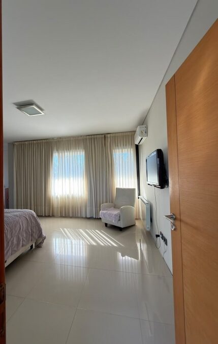 VENTA CASA 4 DORMITORIOS - BARRIO SANTA CANDIDA !!!