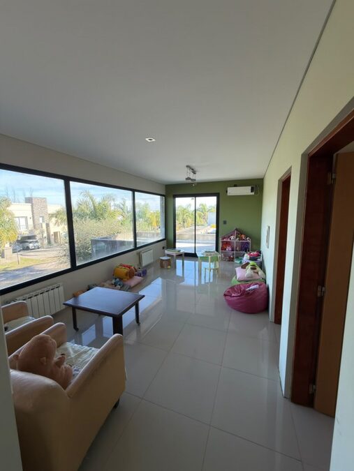 VENTA CASA 4 DORMITORIOS - BARRIO SANTA CANDIDA !!!