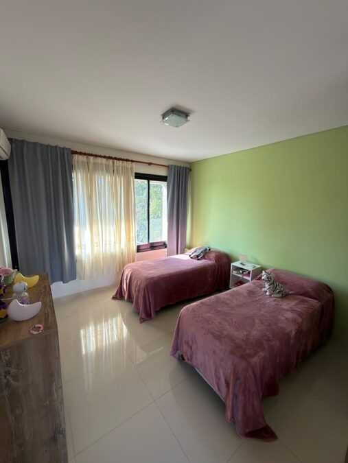 VENTA CASA 4 DORMITORIOS - BARRIO SANTA CANDIDA !!!