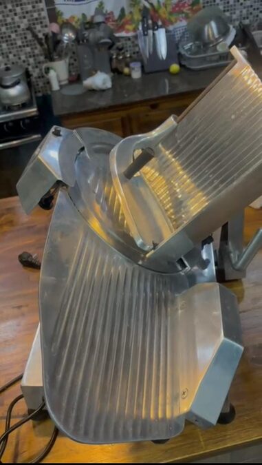 Vendo Ehibidora vertical y cortadora de Fiambre