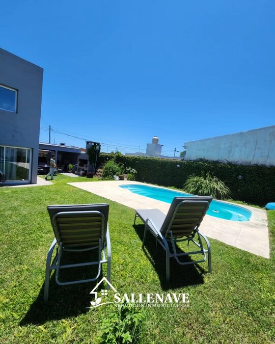 VENDO/PERMUTO CASA 2 DOR + 2 COCHERAS + FONDO Y PISCINA
