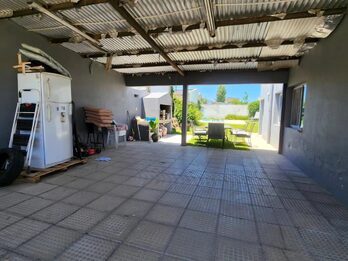 VENDO/PERMUTO CASA 2 DOR + 2 COCHERAS + FONDO Y PISCINA
