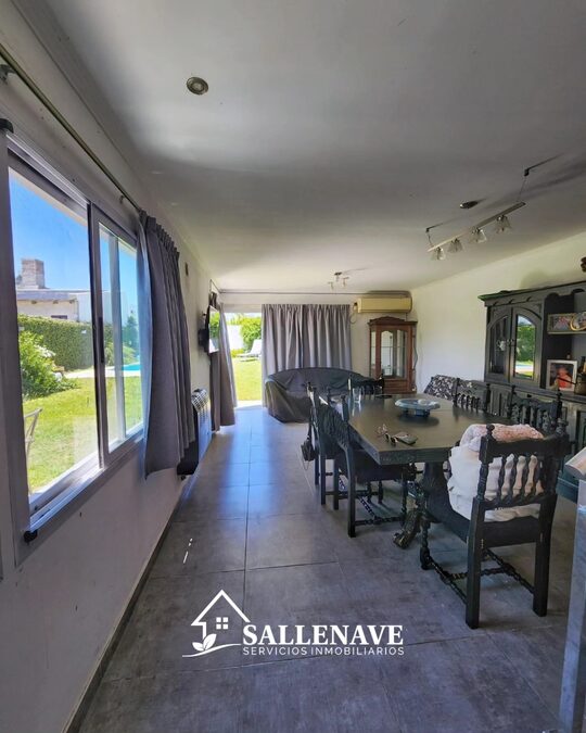 VENDO/PERMUTO CASA 2 DOR + 2 COCHERAS + FONDO Y PISCINA