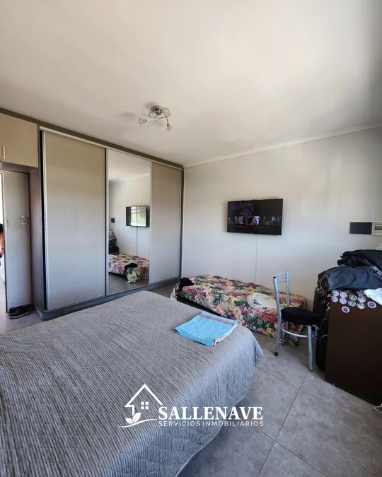VENDO/PERMUTO CASA 2 DOR + 2 COCHERAS + FONDO Y PISCINA