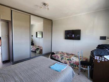 VENDO/PERMUTO CASA 2 DOR + 2 COCHERAS + FONDO Y PISCINA