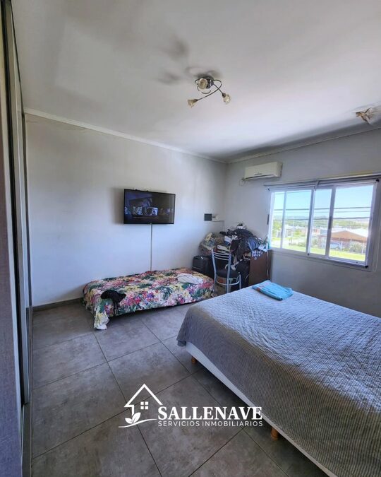 VENDO/PERMUTO CASA 2 DOR + 2 COCHERAS + FONDO Y PISCINA
