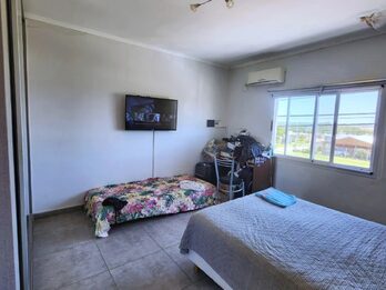 VENDO/PERMUTO CASA 2 DOR + 2 COCHERAS + FONDO Y PISCINA