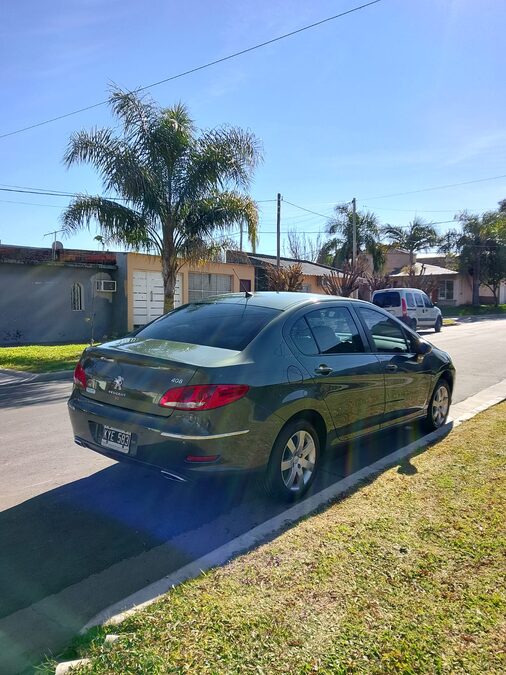 Vendo Peugeot 408 Allure + Nav 2012. No permuto