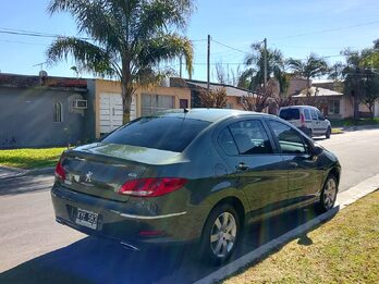 Vendo Peugeot 408 Allure + Nav 2012. No permuto