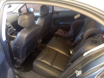Vendo Peugeot 408 Allure + Nav 2012. No permuto