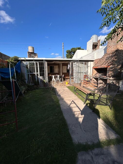 Casa 3 dormitorios 2 baños Alejo Peyret APTA CREDITO