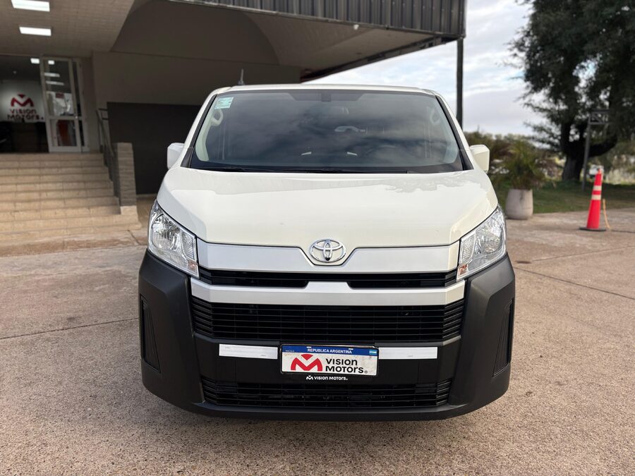 TOYOTA HIACE L1H1 2.8 TDI AT. Recibo vehículos de menor y mayor valor