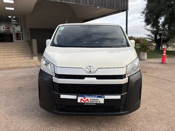 TOYOTA HIACE L1H1 2.8 TDI AT. Recibo vehículos de menor y mayor valor