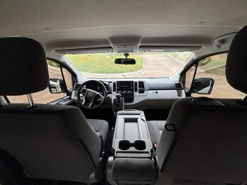 TOYOTA HIACE L1H1 2.8 TDI AT. Recibo vehículos de menor y mayor valor