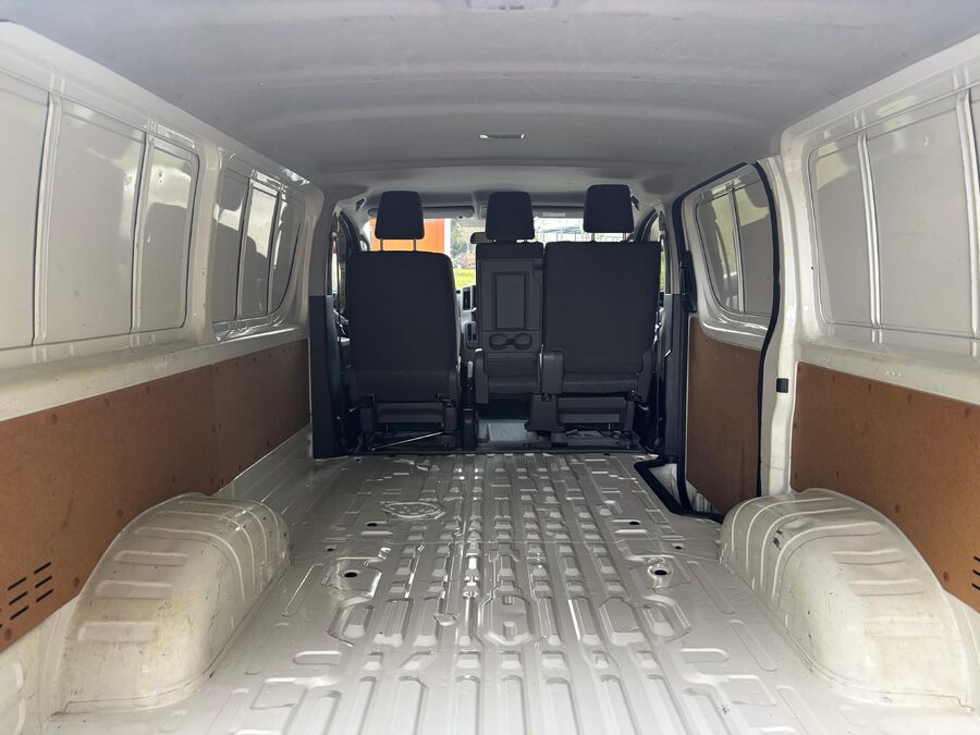 TOYOTA HIACE L1H1 2.8 TDI AT. Recibo vehículos de menor y mayor valor
