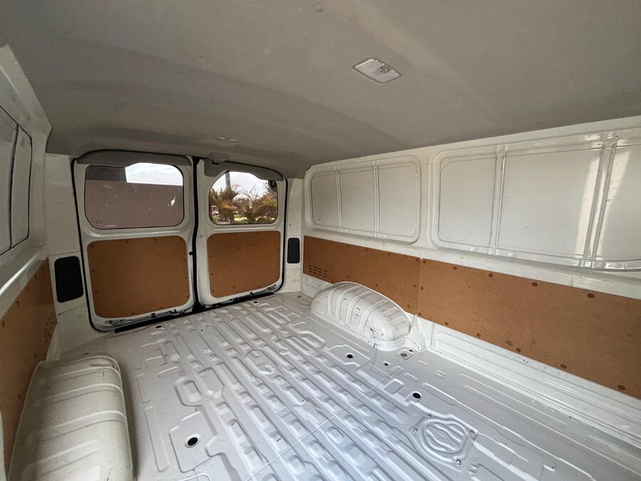 TOYOTA HIACE L1H1 2.8 TDI AT. Recibo vehículos de menor y mayor valor