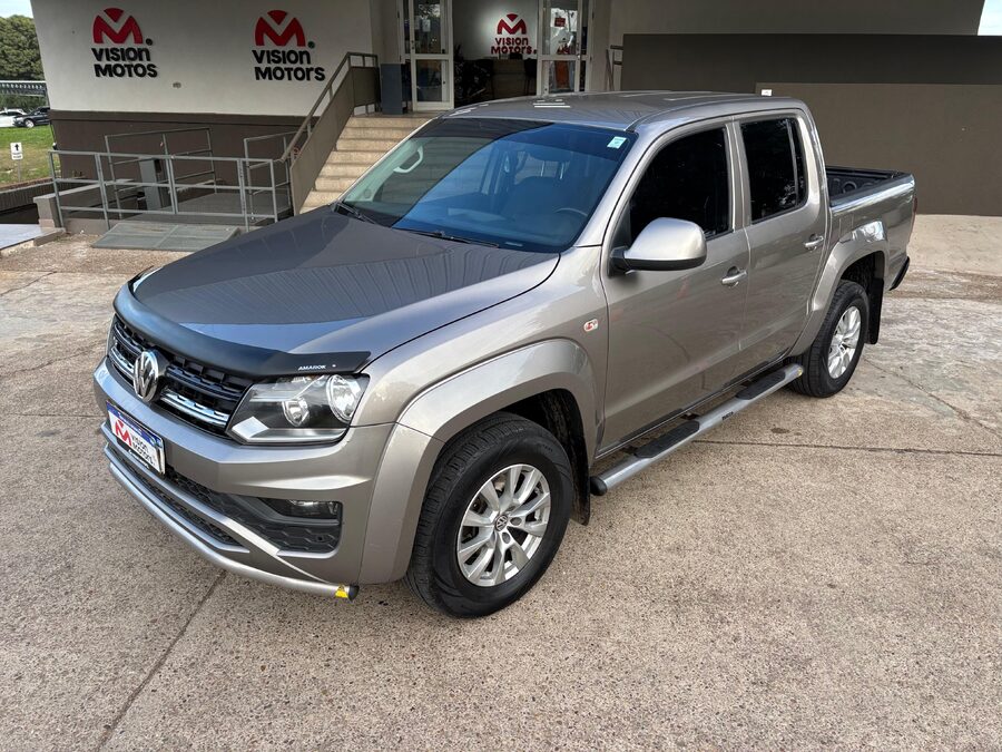 VOLKSWAGEN AMAROK V6 COMFORTLINE 4x4 AT. Recibo vehículos.
