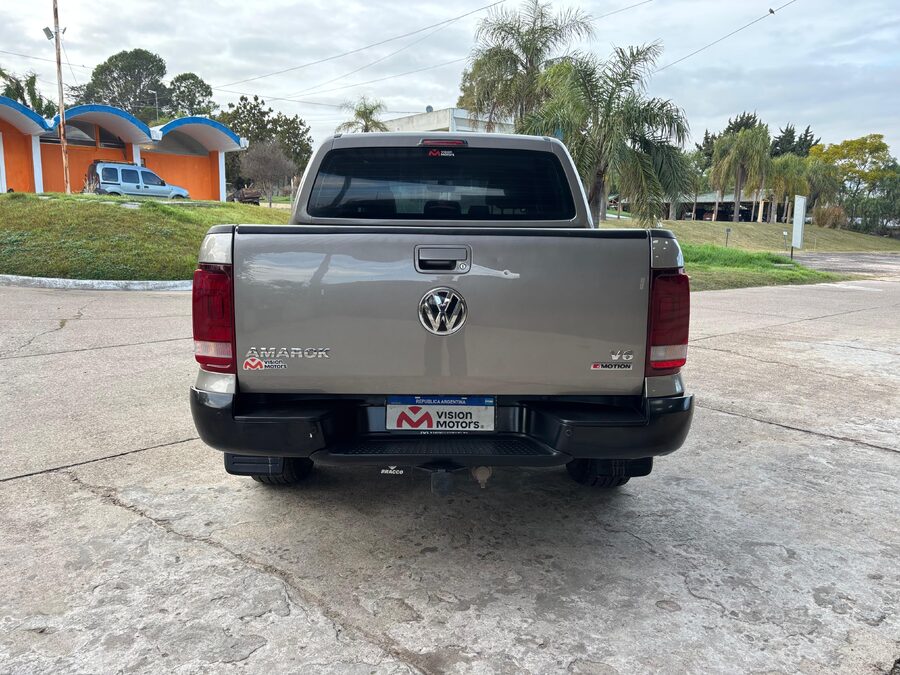 VOLKSWAGEN AMAROK V6 COMFORTLINE 4x4 AT. Recibo vehículos.