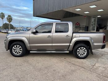 VOLKSWAGEN AMAROK V6 COMFORTLINE 4x4 AT. Recibo vehículos.