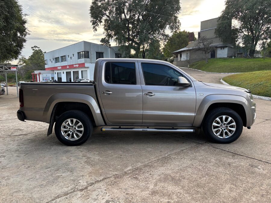 VOLKSWAGEN AMAROK V6 COMFORTLINE 4x4 AT. Recibo vehículos.