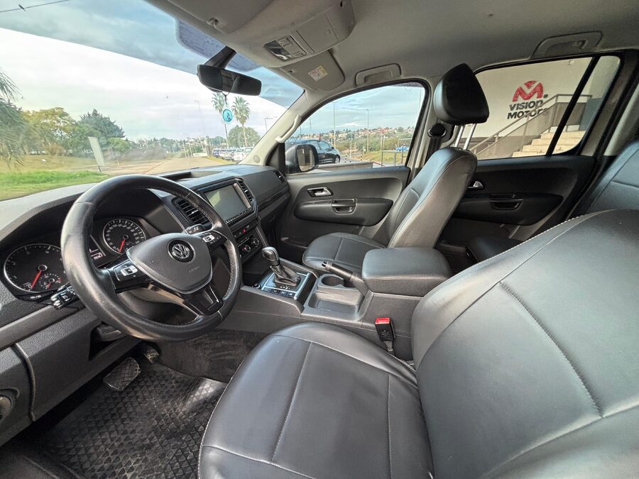 VOLKSWAGEN AMAROK V6 COMFORTLINE 4x4 AT. Recibo vehículos.