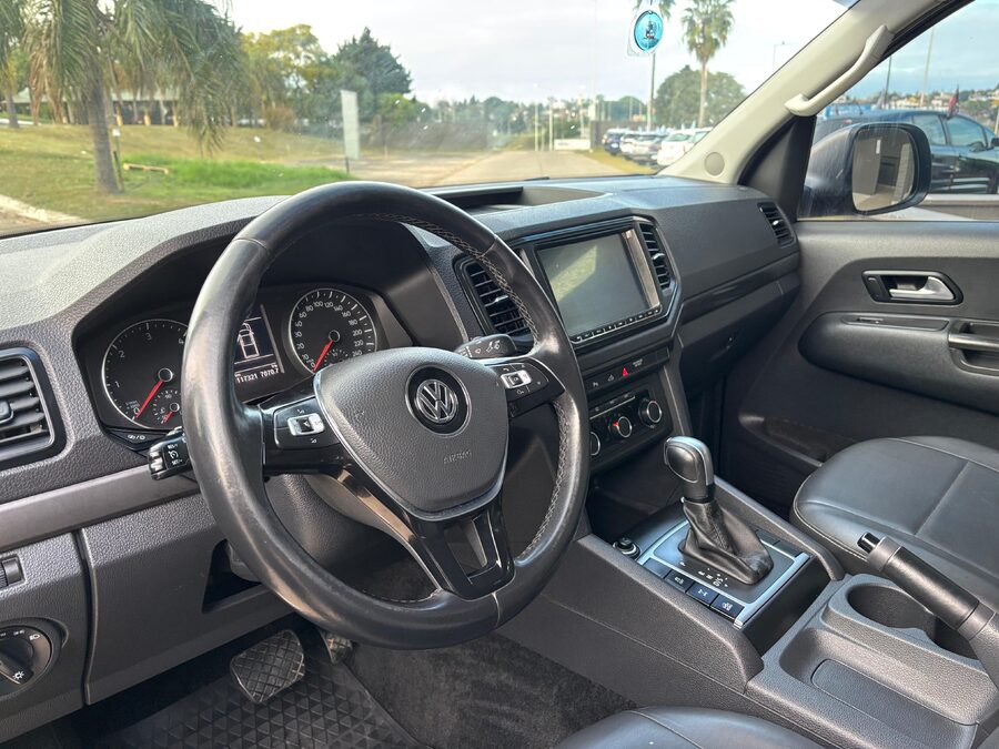 VOLKSWAGEN AMAROK V6 COMFORTLINE 4x4 AT. Recibo vehículos.