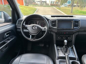 VOLKSWAGEN AMAROK V6 COMFORTLINE 4x4 AT. Recibo vehículos.