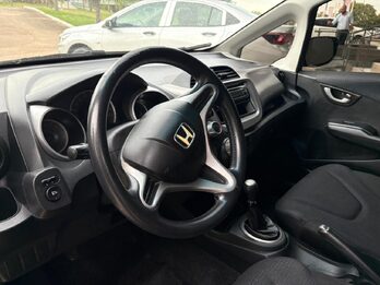 HONDA Fit LX-L. Recibo vehículos.