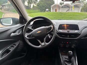 CHEVROLET ONIX PLUS 1.2 LT. Recibo vehículos.