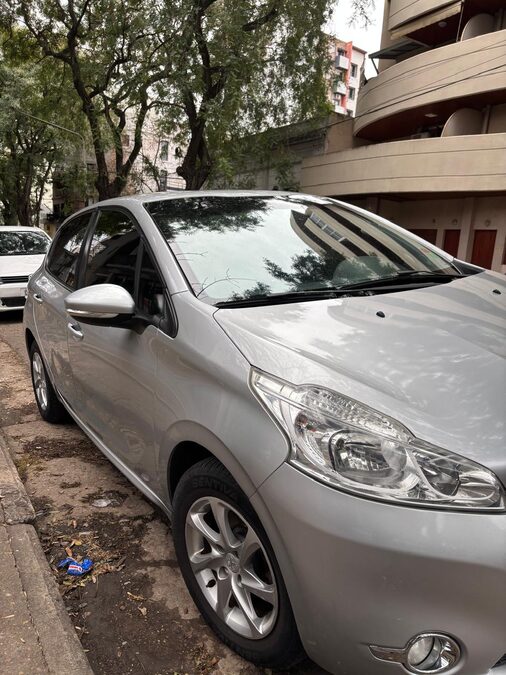 VENDO PEUGEOT 208 2015 1.5 ALLURE TOUCHSCREEN