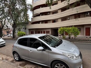 VENDO PEUGEOT 208 2015 1.5 ALLURE TOUCHSCREEN