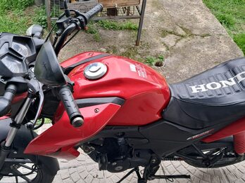 Honda cb 125 twister