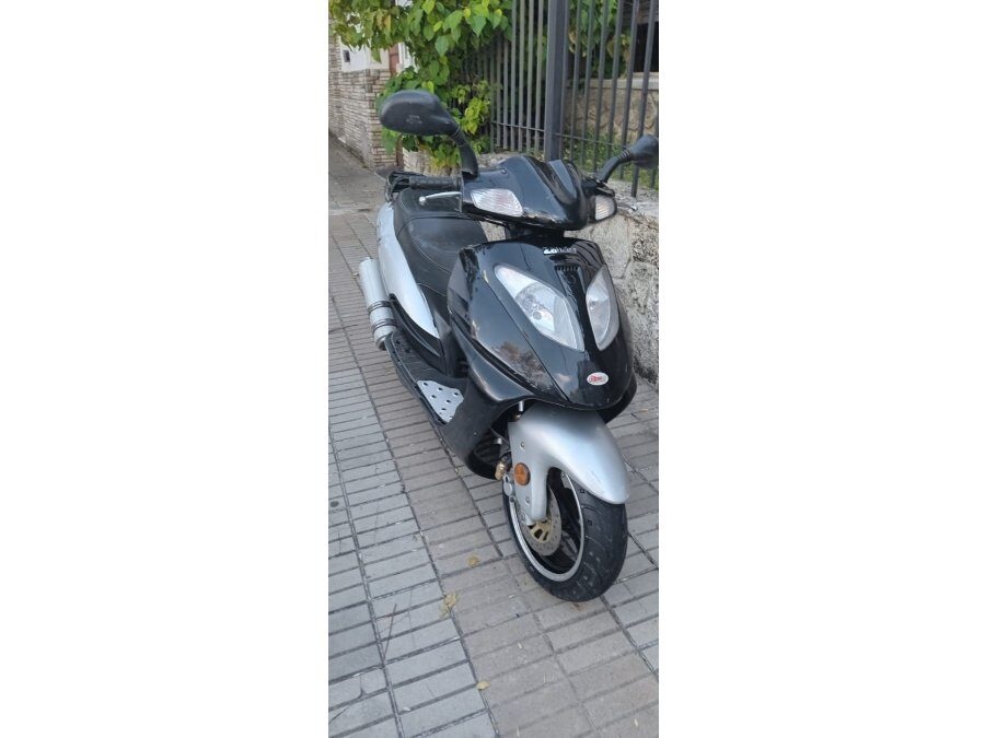 VENDO MOTO SCOOTER - BUEN ESTADO EN GENERAL