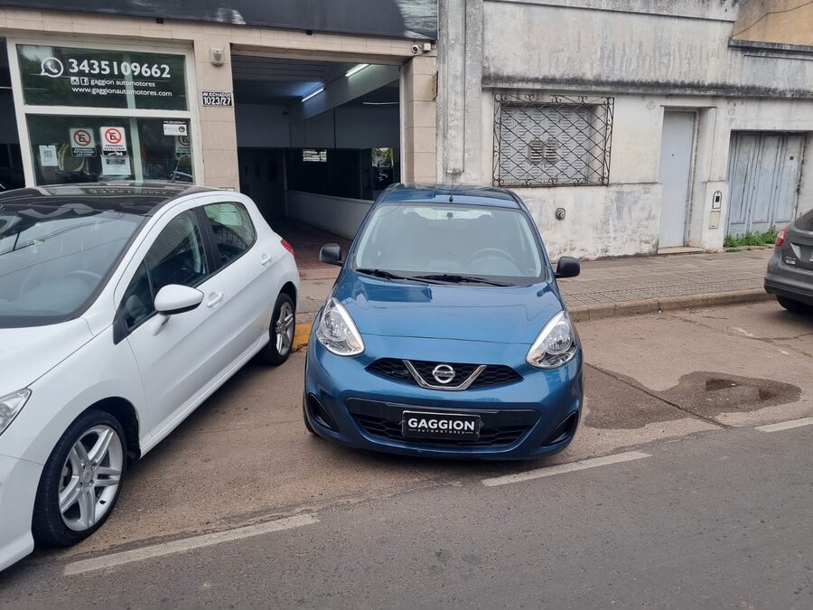 Excelente Nissan March 1.6 Pure Drive MT