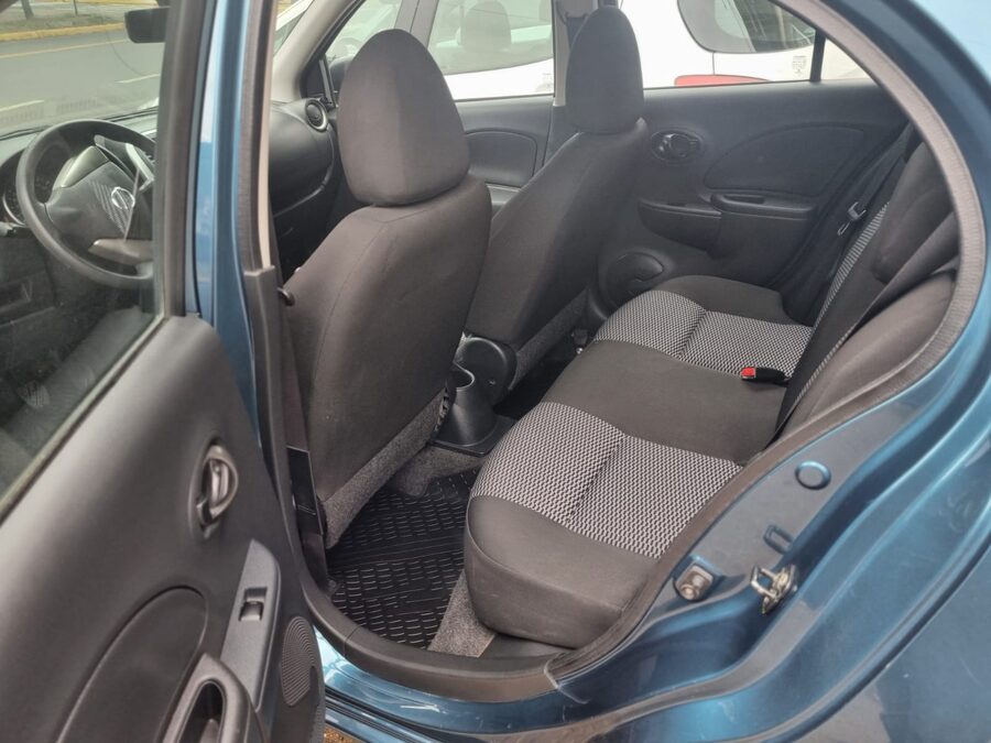 Excelente Nissan March 1.6 Pure Drive MT