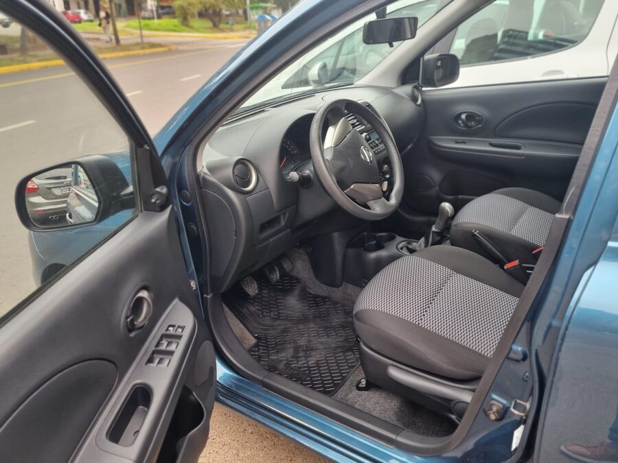 Excelente Nissan March 1.6 Pure Drive MT