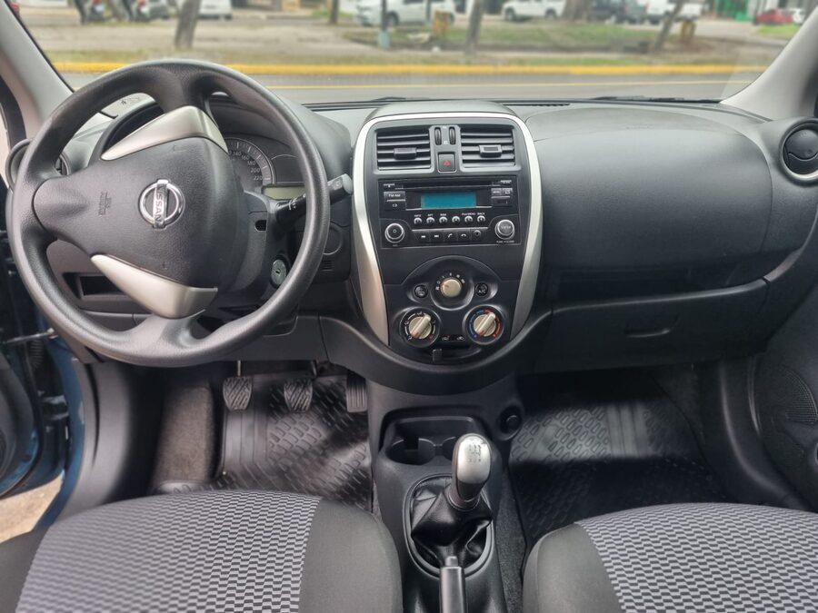 Excelente Nissan March 1.6 Pure Drive MT