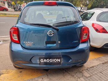 Excelente Nissan March 1.6 Pure Drive MT