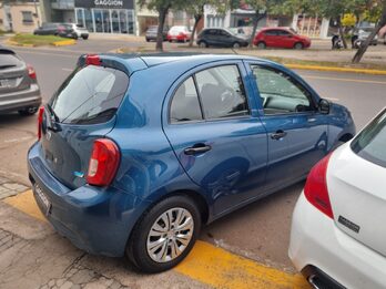 Excelente Nissan March 1.6 Pure Drive MT