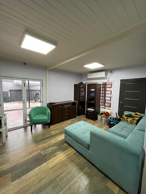 CASA A LA VENTA EN CALLE NEUQUEN