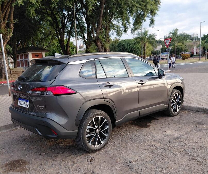 Vendo Toyota cross híbrido seg 2023