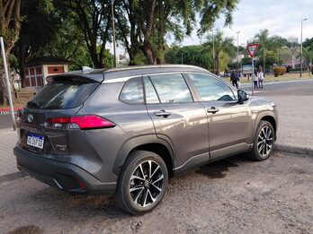 Vendo Toyota cross híbrido seg 2023
